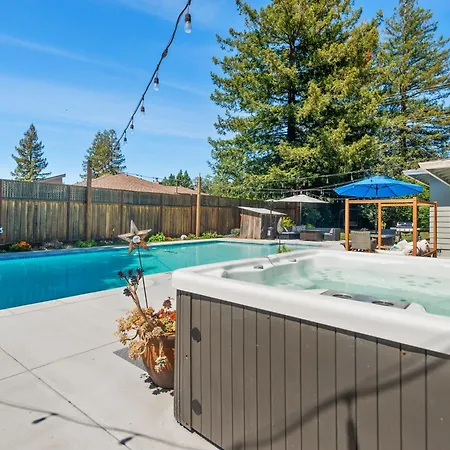 Villa Happy House Getaway - Pool, Hot Tub & Wine Country